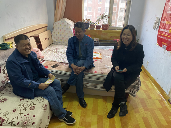 22.新城总公司领导慰问生病员工及家属_副本.jpg 22.新城总公司领导慰问生病员工及家属_副本.jpg