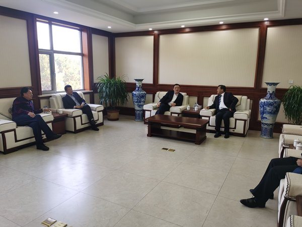 1.王岩董事长、马秉臣副董事长陪同调研_副本.jpg 1.王岩董事长、马秉臣副董事长陪同调研_副本.jpg