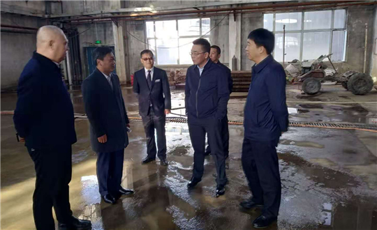 9.奚丙春总经理向.jpg 9.奚丙春总经理向.jpg