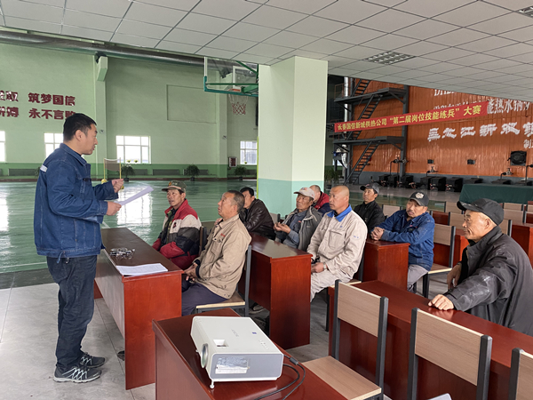 13.新城总公司举办岗前安全技能培训_副本.jpg 13.新城总公司举办岗前安全技能培训_副本.jpg