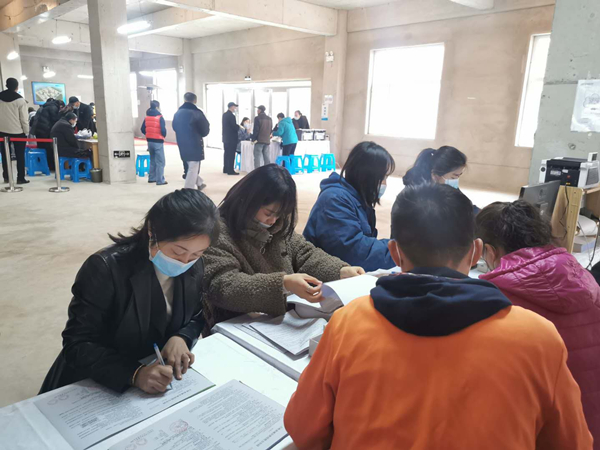 14.新城总公司走进南城枫景小区发卡_副本.jpg 14.新城总公司走进南城枫景小区发卡_副本.jpg