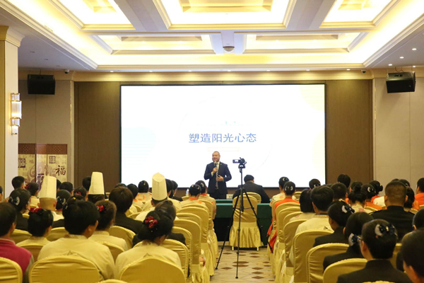 20.酒店公司开展《塑造阳光心态》专题培训_副本.jpg 20.酒店公司开展《塑造阳光心态》专题培训_副本.jpg