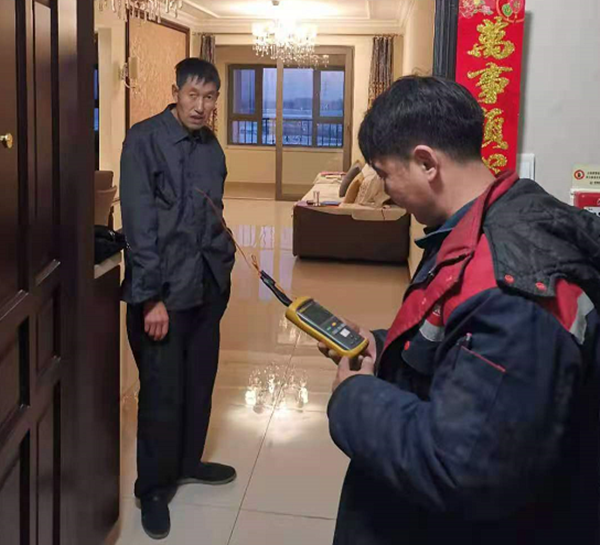 6.新城总公司工作人员上门服务_副本.png 6.新城总公司工作人员上门服务_副本.png