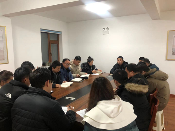 15.宋春晖总经理主持《大学》专题学习会_副本.jpg 15.宋春晖总经理主持《大学》专题学习会_副本.jpg