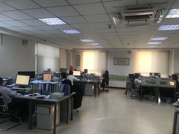 16.南山总公司财务人员加班奋战_副本.jpg 16.南山总公司财务人员加班奋战_副本.jpg