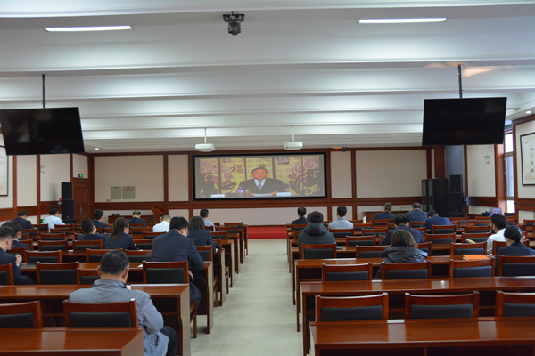 11.南山总公司管理人员观看董事长讲话视频_副本.jpg 11.南山总公司管理人员观看董事长讲话视频_副本.jpg