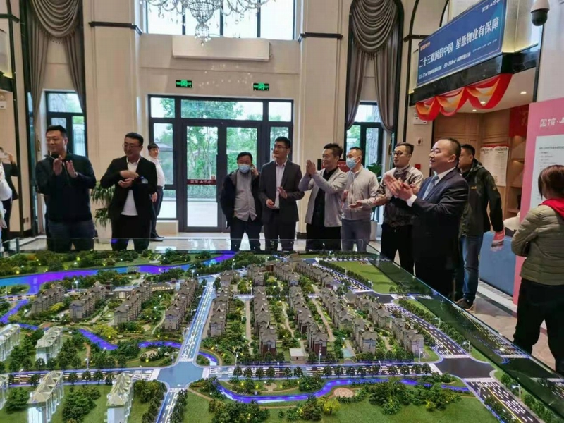 1.国信山河府接待体验团参观.jpg 1.国信山河府接待体验团参观.jpg