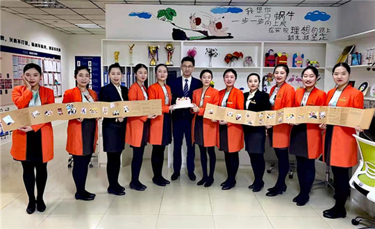 13.酒店公司举办实习生欢送仪式_副本.jpg 13.酒店公司举办实习生欢送仪式_副本.jpg