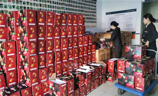 22. 酒店公司发放春节福利_副本.jpg 22. 酒店公司发放春节福利_副本.jpg