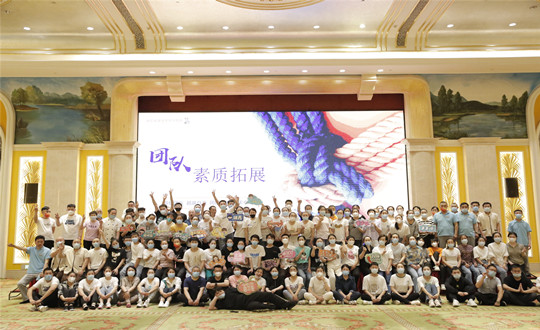 18. 酒店公司员工素质拓展活动合影_副本.jpg 18. 酒店公司员工素质拓展活动合影_副本.jpg