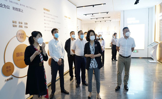 12. 副市长李炜姝一行到南山书院调研考察_副本.jpg 12. 副市长李炜姝一行到南山书院调研考察_副本.jpg