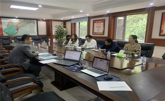 2. 南山总公司领导为晰晰合作项目进行招聘面试_副本.jpg 2. 南山总公司领导为晰晰合作项目进行招聘面试_副本.jpg