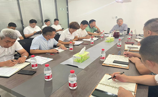 7.集团副董事长王佩龙莅临山东总公司指导工作并召开管理会议_副本.jpg 7.集团副董事长王佩龙莅临山东总公司指导工作并召开管理会议_副本.jpg