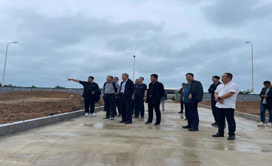 领导视察酒店项目1_副本.jpg 领导视察酒店项目1_副本.jpg