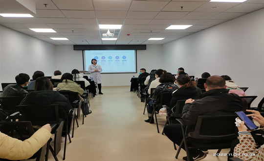 14.王晓雪院长与各公司综合负责人介绍体检相关事宜_副本.jpg 14.王晓雪院长与各公司综合负责人介绍体检相关事宜_副本.jpg