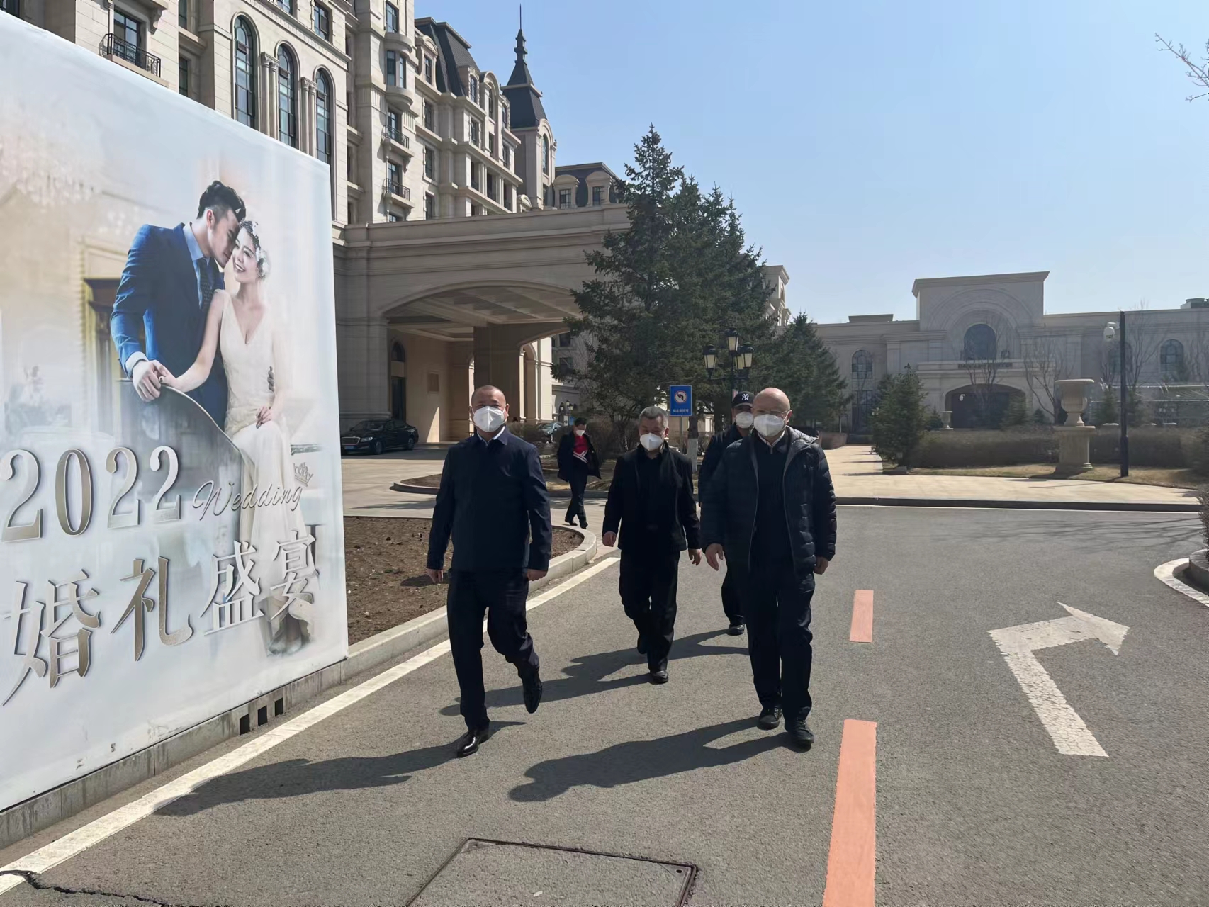 12.统战部领导到酒店公司视察外省医疗团队驻点服务工作.jpg 12.统战部领导到酒店公司视察外省医疗团队驻点服务工作.jpg