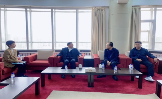 1.董事长与湖西街道书记张兵、主任刘凤俊亲切交谈_副本.jpg 1.董事长与湖西街道书记张兵、主任刘凤俊亲切交谈_副本.jpg