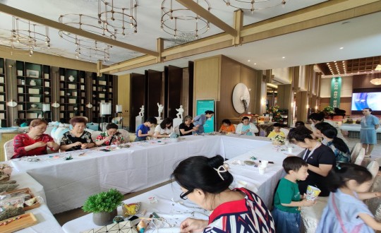 4.南山书院营销中心开展“五彩端午 ‘香’约南山”端午节主题活动_副本.jpg 4.南山书院营销中心开展“五彩端午 ‘香’约南山”端午节主题活动_副本.jpg