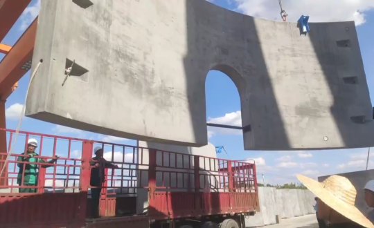 11.装配式总公司首塔移交发货现场(纸刊配图)_副本.png 11.装配式总公司首塔移交发货现场(纸刊配图)_副本.png