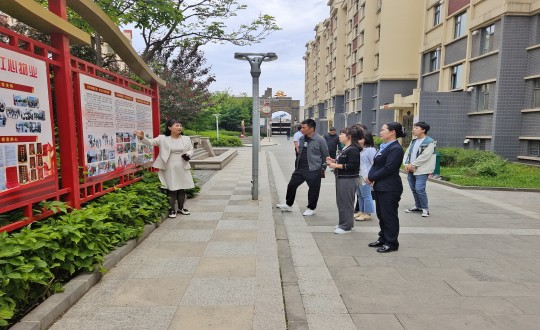 23.延边州、敦化市相关领导一行莅临鸿博居红心物业考察_副本.jpg 23.延边州、敦化市相关领导一行莅临鸿博居红心物业考察_副本.jpg