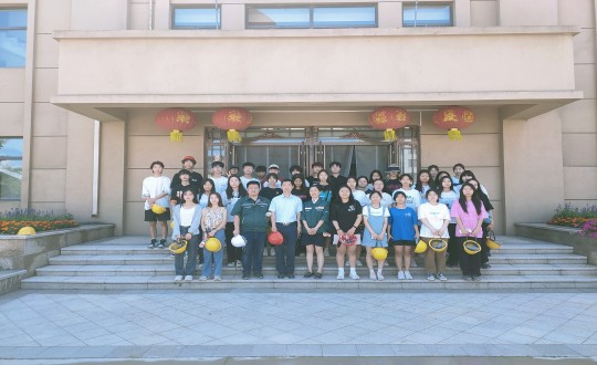 10.长春工程学院师生到装配式总公司参观学习合影留念_副本.jpg 10.长春工程学院师生到装配式总公司参观学习合影留念_副本.jpg