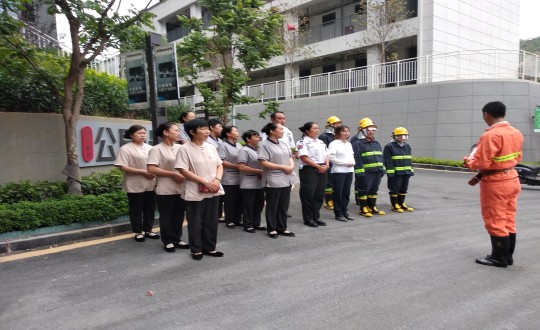 19.物业总公司攀枝花信逸物业开展消防演练_副本.jpg 19.物业总公司攀枝花信逸物业开展消防演练_副本.jpg
