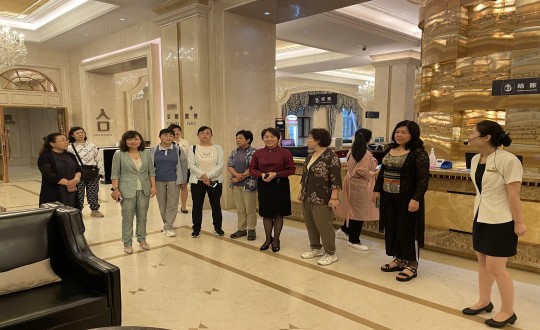 25.李琼华总经理接待忻州市、长春市相关领导一行_副本.jpg 25.李琼华总经理接待忻州市、长春市相关领导一行_副本.jpg