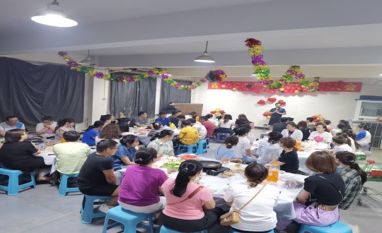 21.药业公司举办全员团建活动现场_副本.jpg 21.药业公司举办全员团建活动现场_副本.jpg