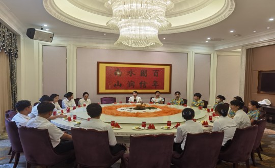 19.酒店公司召开实习生沟通交流座谈会_副本.jpg 19.酒店公司召开实习生沟通交流座谈会_副本.jpg