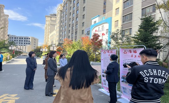 18.延边州妇联、敦化市妇联、胜利街道及文苑社区领导一行莅临物业总公司参观学习_副本.jpg 18.延边州妇联、敦化市妇联、胜利街道及文苑社区领导一行莅临物业总公司参观学习_副本.jpg