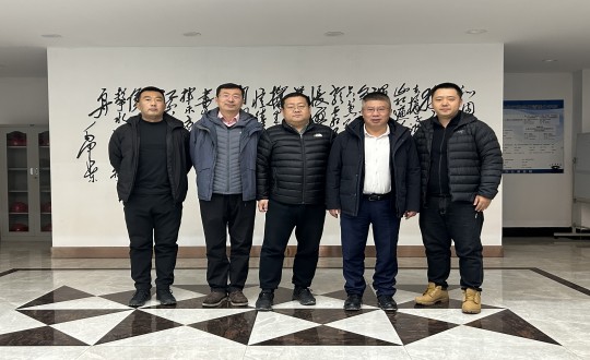 5.刘翔鹏总经理与吉林省铁路投资集团领导合影留念_副本.jpg 5.刘翔鹏总经理与吉林省铁路投资集团领导合影留念_副本.jpg