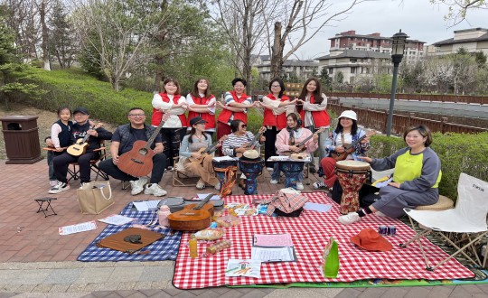 3.“南山音乐摄影赏花游园会”活动合影留念_副本.jpg 3.“南山音乐摄影赏花游园会”活动合影留念_副本.jpg