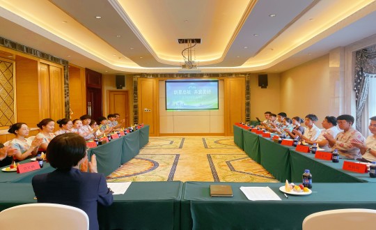 18.酒店公司召开实习生见面会暨沟通座谈会_副本.jpg 18.酒店公司召开实习生见面会暨沟通座谈会_副本.jpg