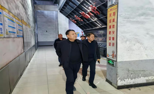 8.集团副董事马秉臣深入供热总公司一线进行工作走访_副本.png 8.集团副董事马秉臣深入供热总公司一线进行工作走访_副本.png