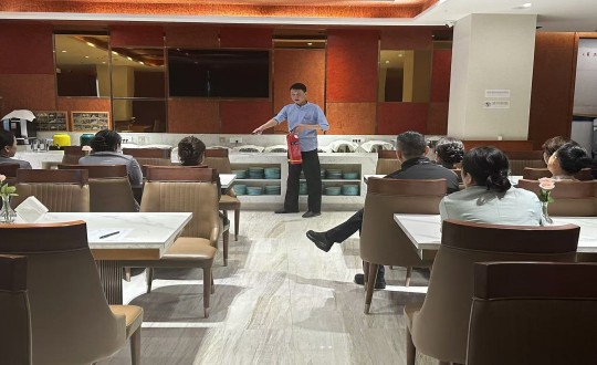 2.长白山国信酒店组织开展消防安全培训_副本.jpg 2.长白山国信酒店组织开展消防安全培训_副本.jpg