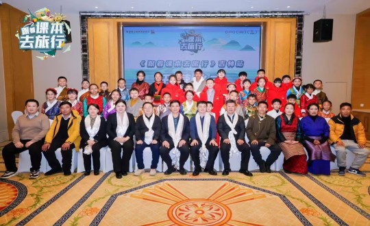 11.湖南卫视《跟着课本去旅行》节目组走进酒店公司开启研学之旅_副本.jpg 11.湖南卫视《跟着课本去旅行》节目组走进酒店公司开启研学之旅_副本.jpg