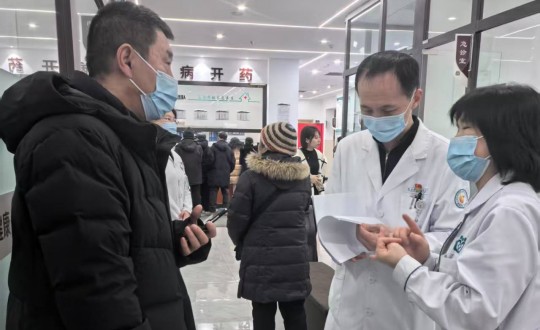 22.医疗公司门诊科举行义诊活动_副本.jpg 22.医疗公司门诊科举行义诊活动_副本.jpg