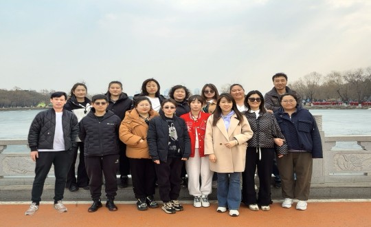 25.药业公司团建活动合影_副本.jpg 25.药业公司团建活动合影_副本.jpg