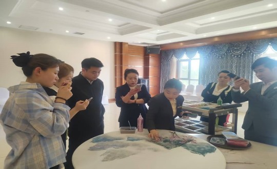 18.酒店公司沙画艺术培训现场_副本.jpg 18.酒店公司沙画艺术培训现场_副本.jpg