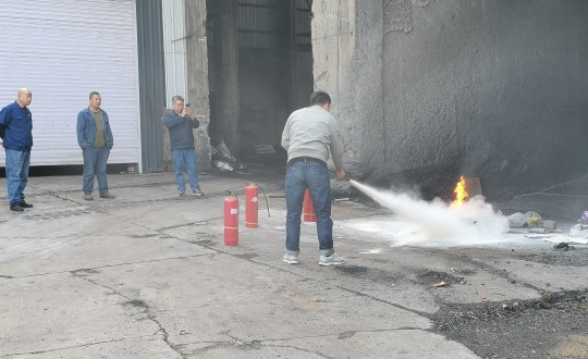 7.供热总公司红旗分公司组织消防培训及实战演练_副本.jpg 7.供热总公司红旗分公司组织消防培训及实战演练_副本.jpg