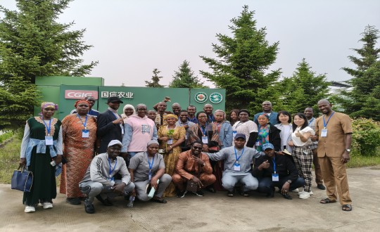 14.非洲马里农业部官员代表团一行合影留念_副本.jpg 14.非洲马里农业部官员代表团一行合影留念_副本.jpg