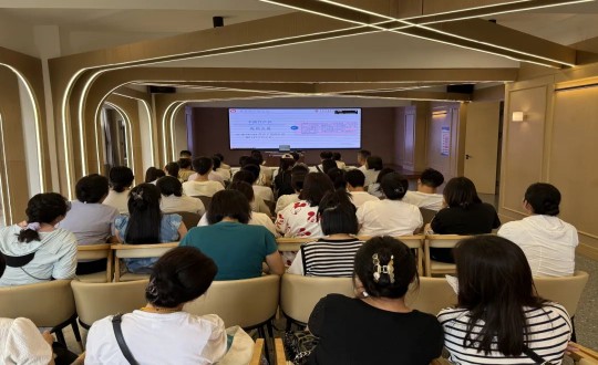 2.“党员教育大讲堂”培训现场_副本.jpg 2.“党员教育大讲堂”培训现场_副本.jpg